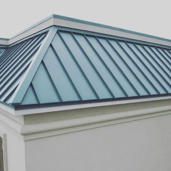 Comparison of standing seam metal roofing and flat roof membrane systems for commercial buildings